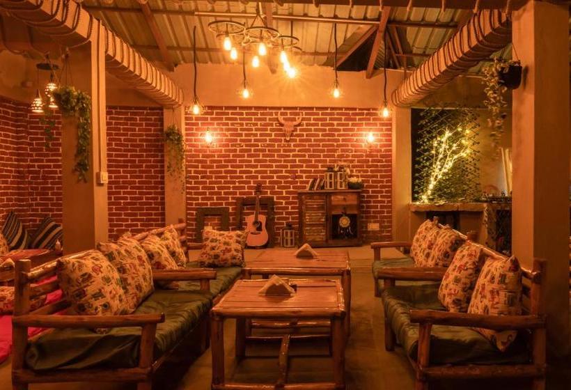 Mazel Tov Hostel Tirthan