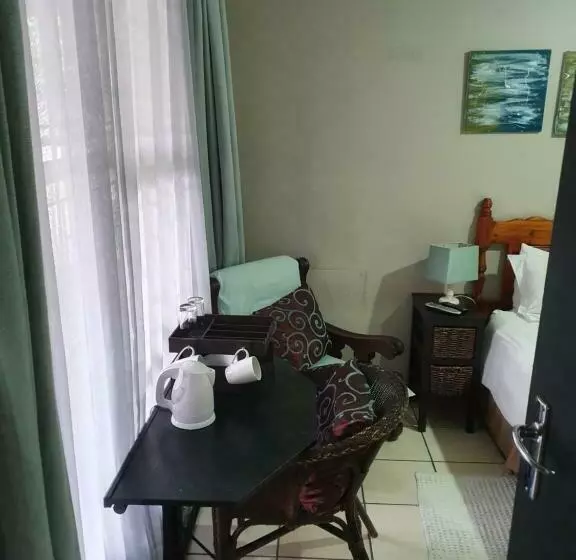 پانسیون Heidi's Place Guesthouse