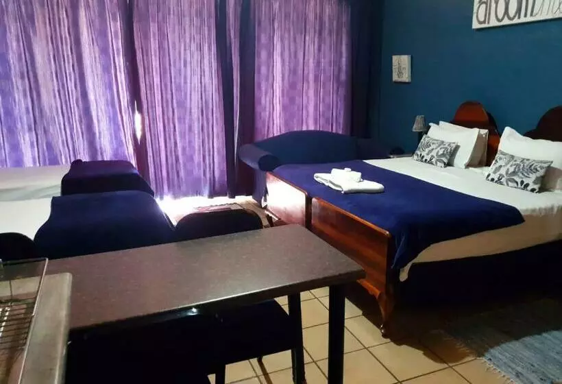 پانسیون Heidi's Place Guesthouse