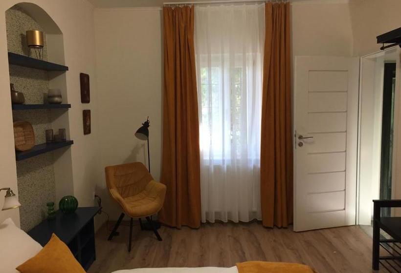 مبيت وإفطار Kikerics Vendégház