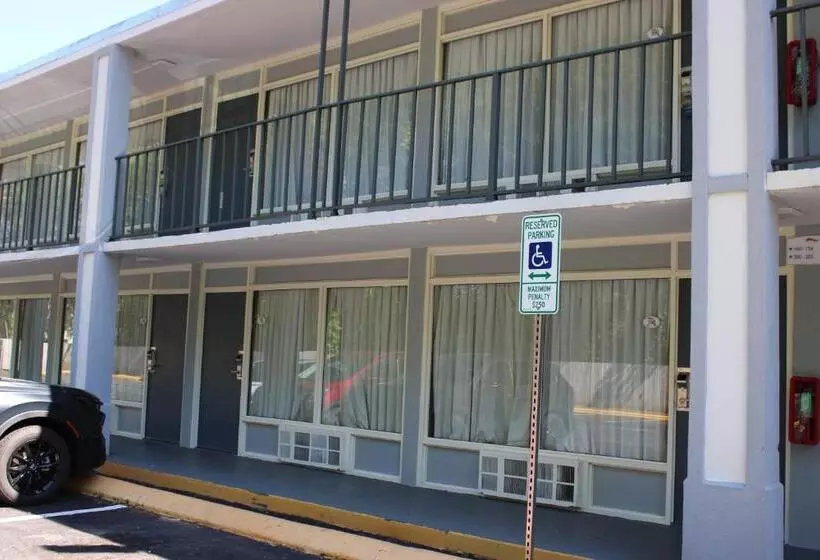 Hotelli Super 8 By Wyndham Morganton