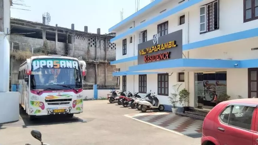 ホテル Valiyaparambil Residency