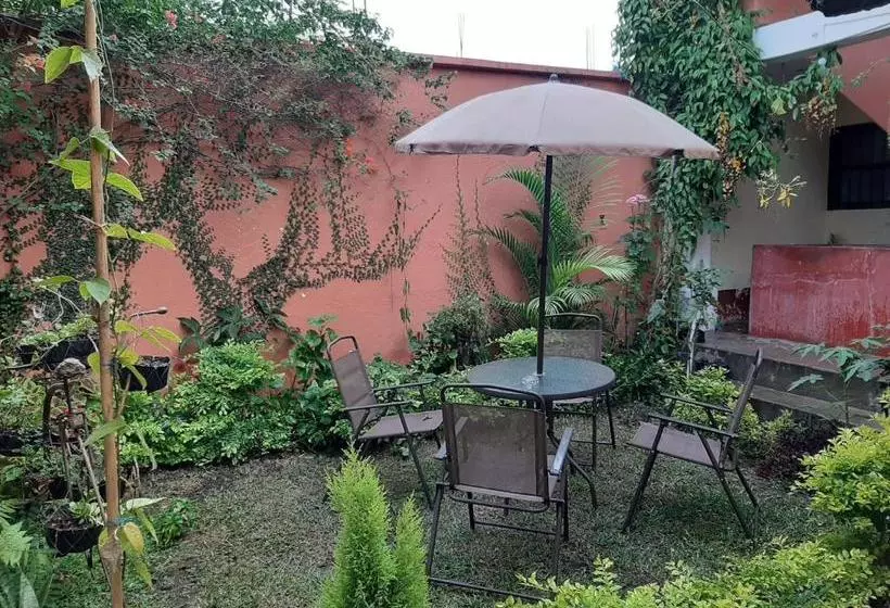 تختخواب و صبحانه Antigua House
