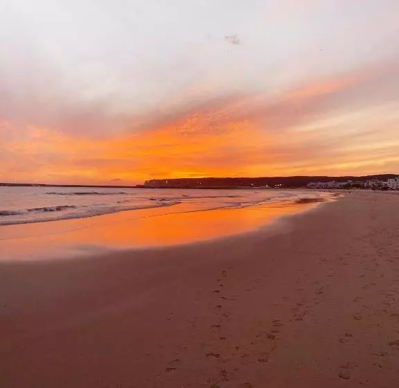 Hotelli 6 Grifos Habitaciones Turísticas