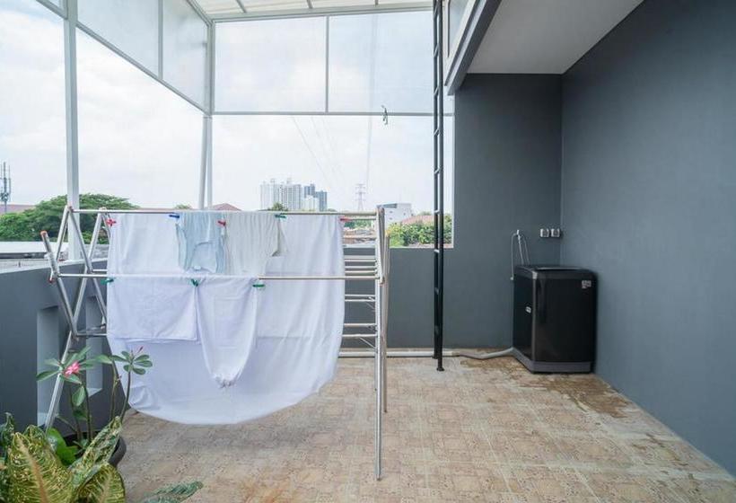 Hôtel Koolkost Syariah At Jl Danau Towuti Benhil  Minimum Stay 30 Nights