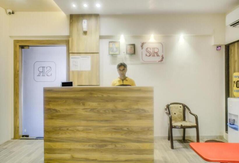 هتل Oyo 79075 Safal Rooms