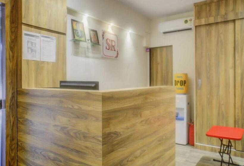 هتل Oyo 79075 Safal Rooms