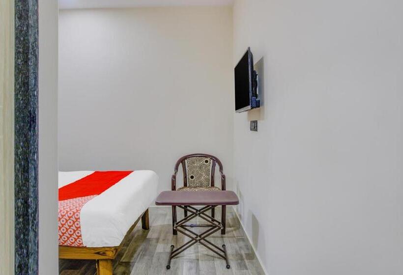هتل Oyo 79075 Safal Rooms
