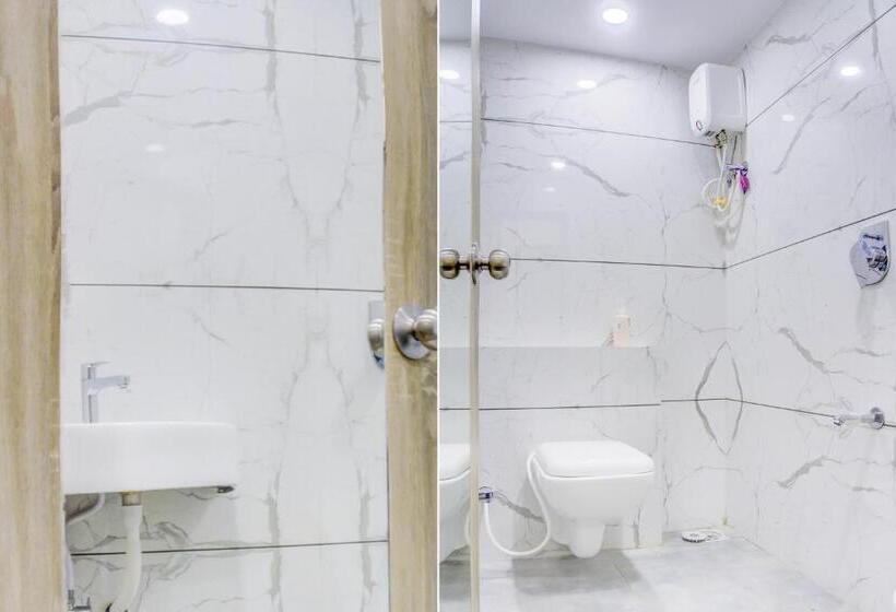 هتل Oyo 79075 Safal Rooms