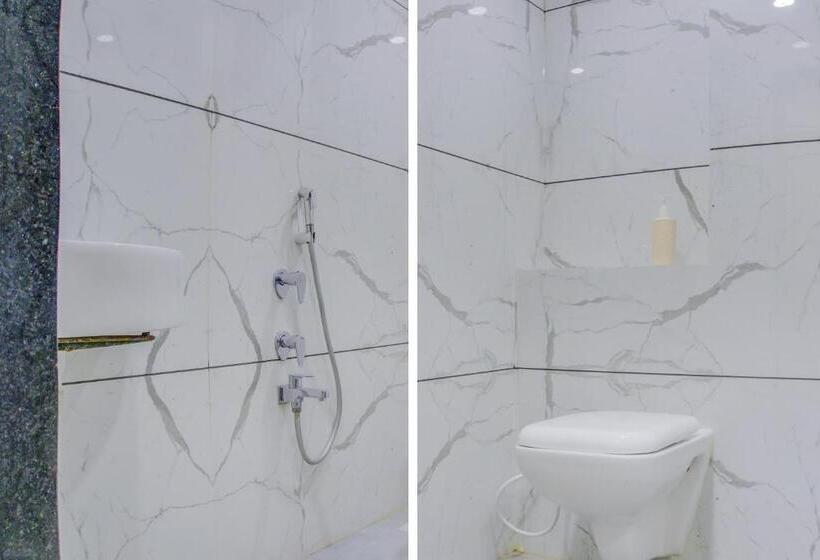 هتل Oyo 79075 Safal Rooms