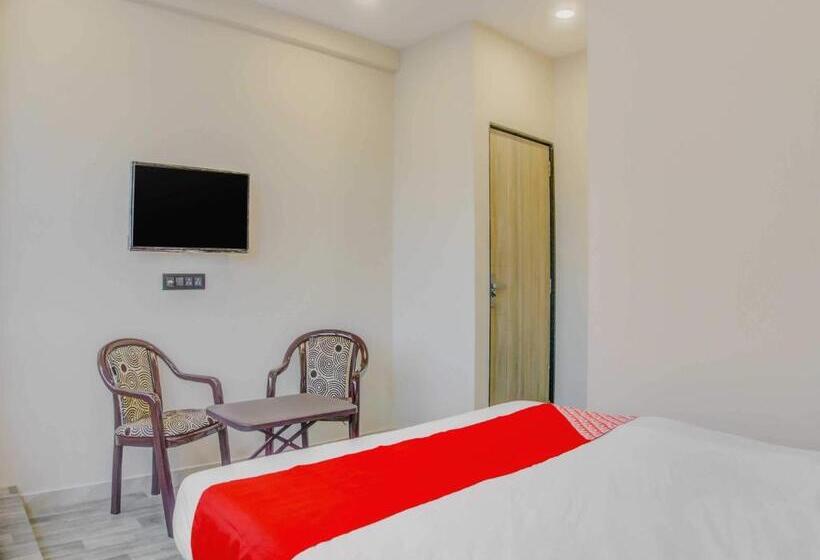 هتل Oyo 79075 Safal Rooms