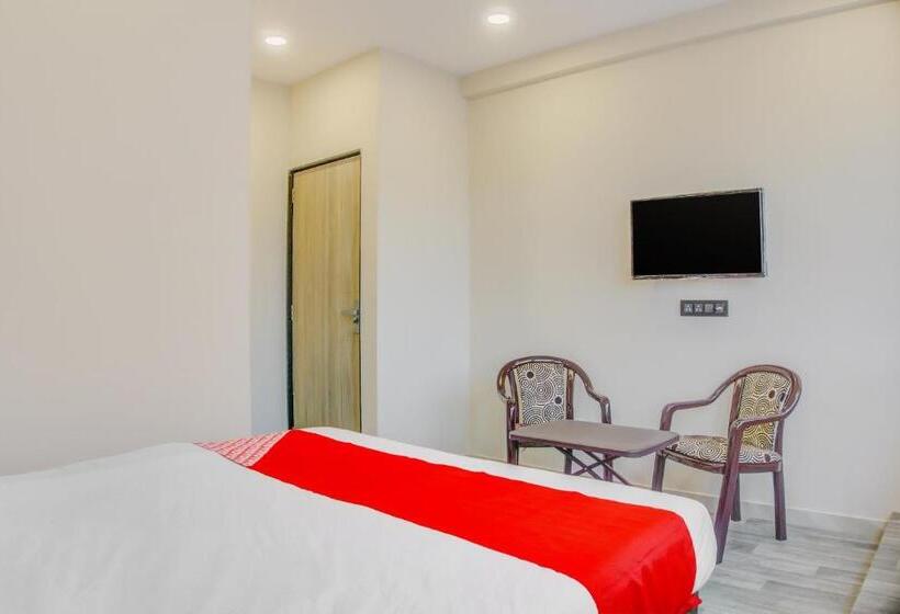 هتل Oyo 79075 Safal Rooms