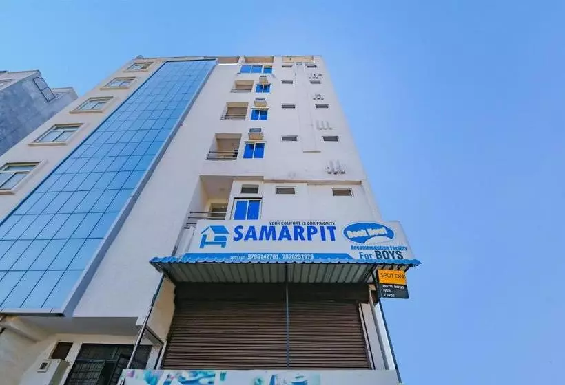 ホテル Spot On 79303 Samarpit Residency