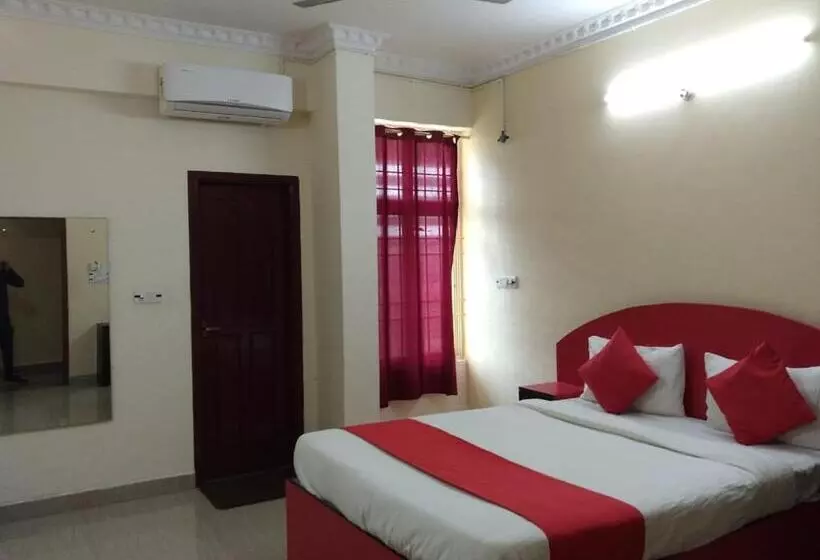 ホテル Staymaker Srinivasa Residency