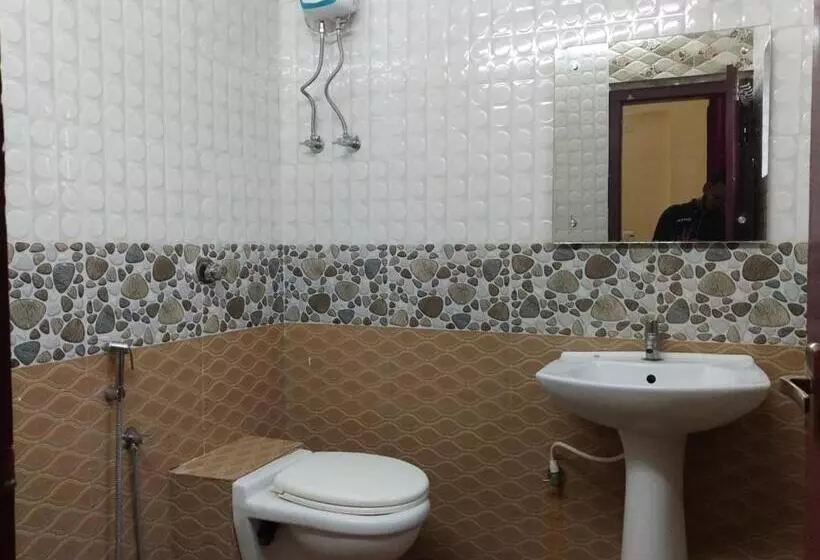 ホテル Staymaker Srinivasa Residency