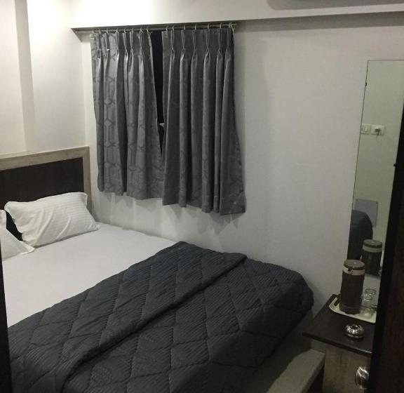 בית מלון כפרי White Rose