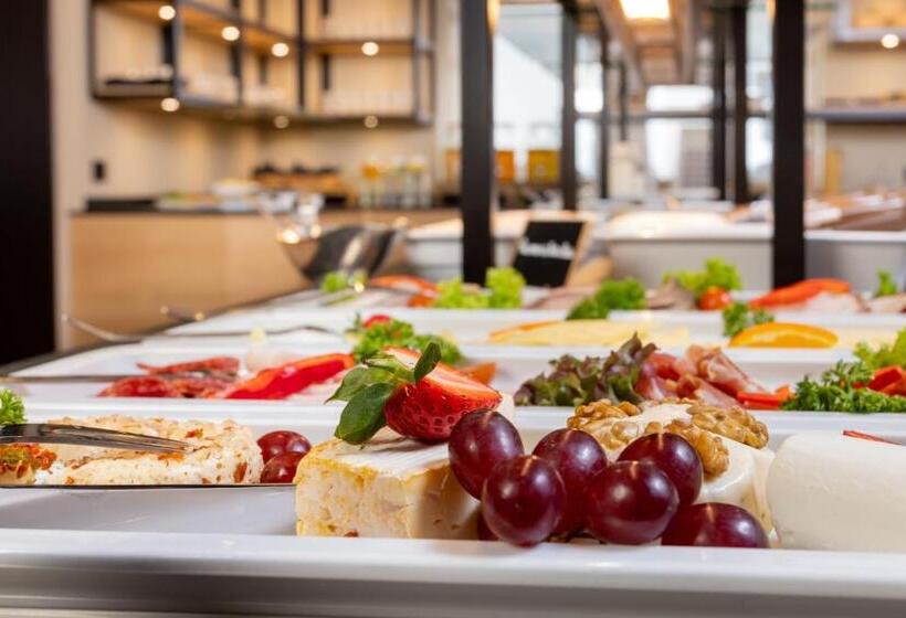 Maakt Hotel & Apartments