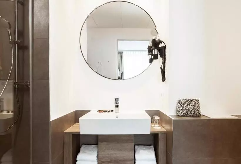 Maakt Hotel & Apartments