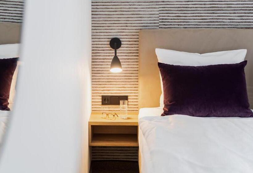 Maakt Hotel & Apartments