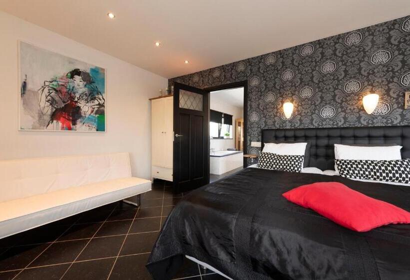 هتل B&b Montenakerhof