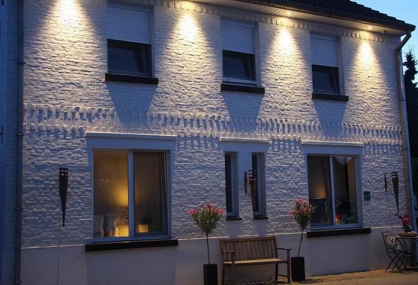 هتل B&b Montenakerhof