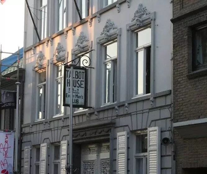 Отель Callecanes