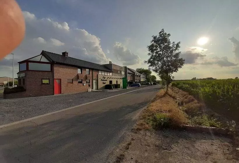 Отель Callecanes