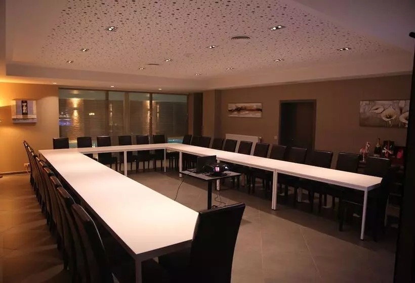 Отель Callecanes