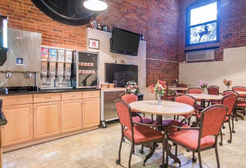 فندق Econo Lodge