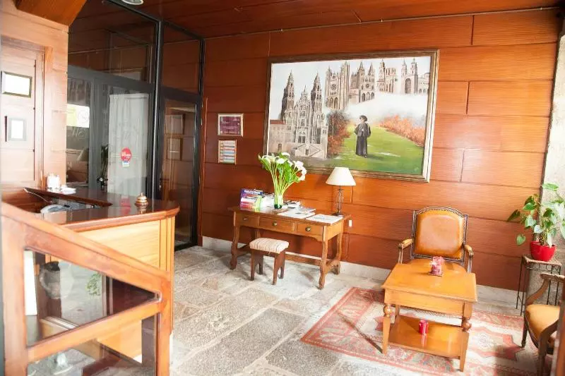 ホテル Entrecercas