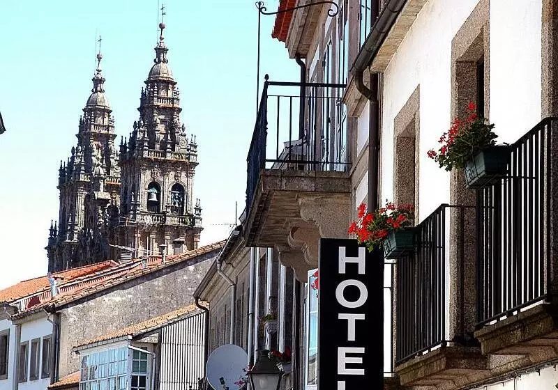 ホテル Entrecercas