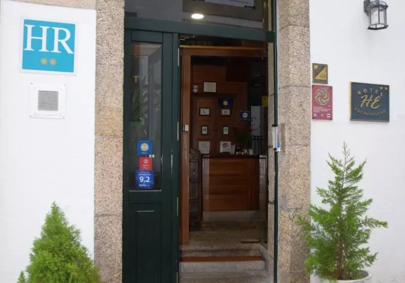 ホテル Entrecercas