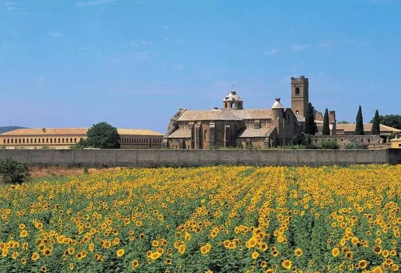 Отель Hospederia De Alesves