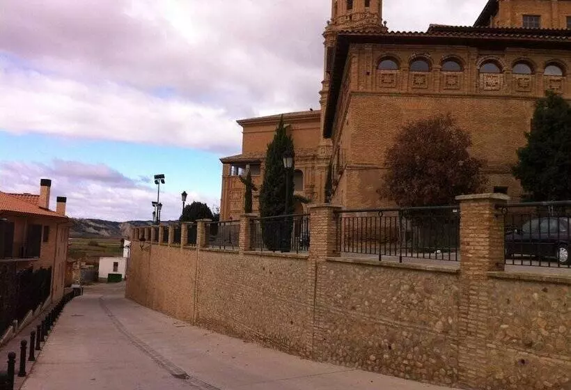 Отель Hospederia De Alesves