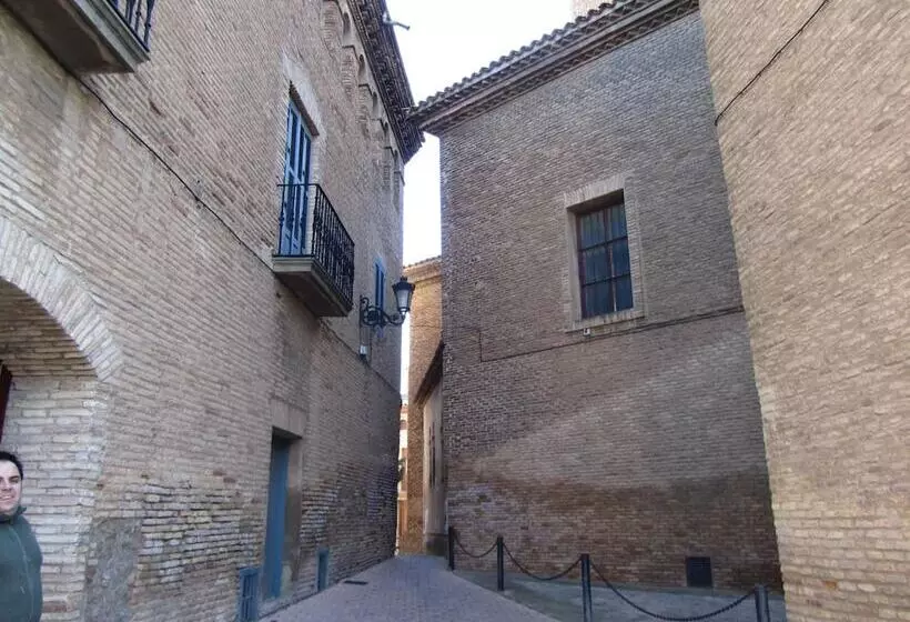 Отель Hospederia De Alesves