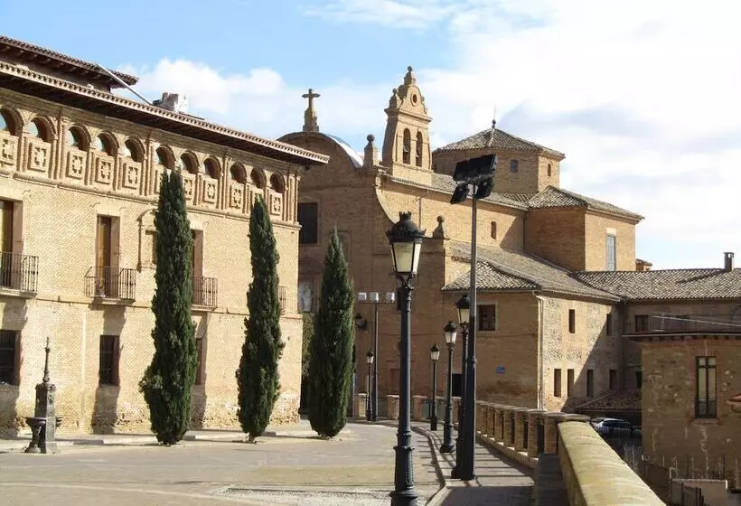 Отель Hospederia De Alesves