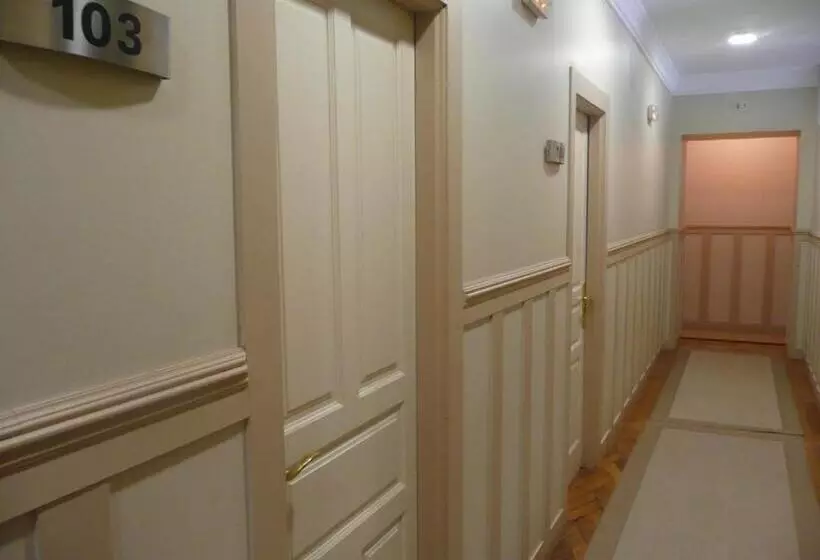 Отель Las Carolinas Garden