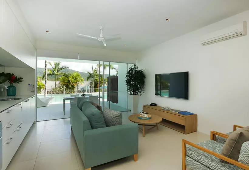 בית מלון כפרי Pool Resort Port Douglas