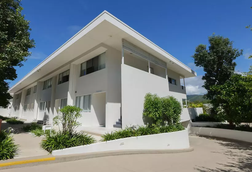 בית מלון כפרי Pool Resort Port Douglas