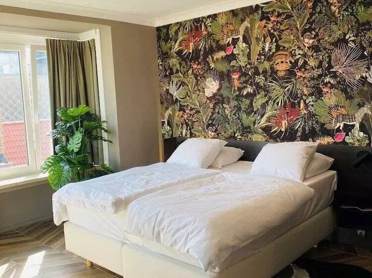 Hotel Prado Next Door