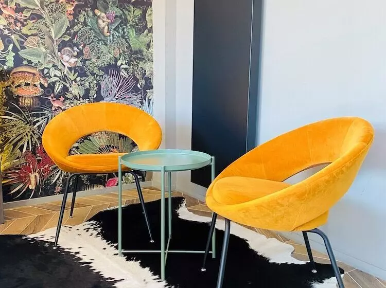 Hotel Prado Next Door