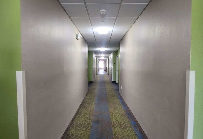 בית מלון כפרי Clarion Pointe Lakeland I 4