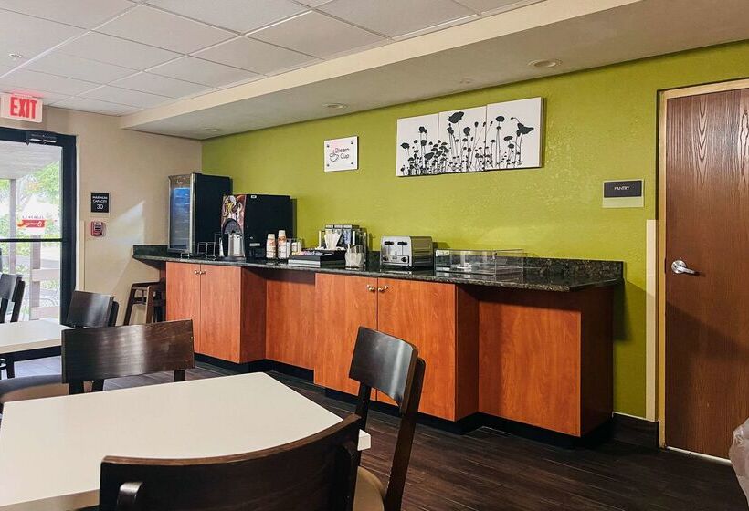 בית מלון כפרי Clarion Pointe Lakeland I 4