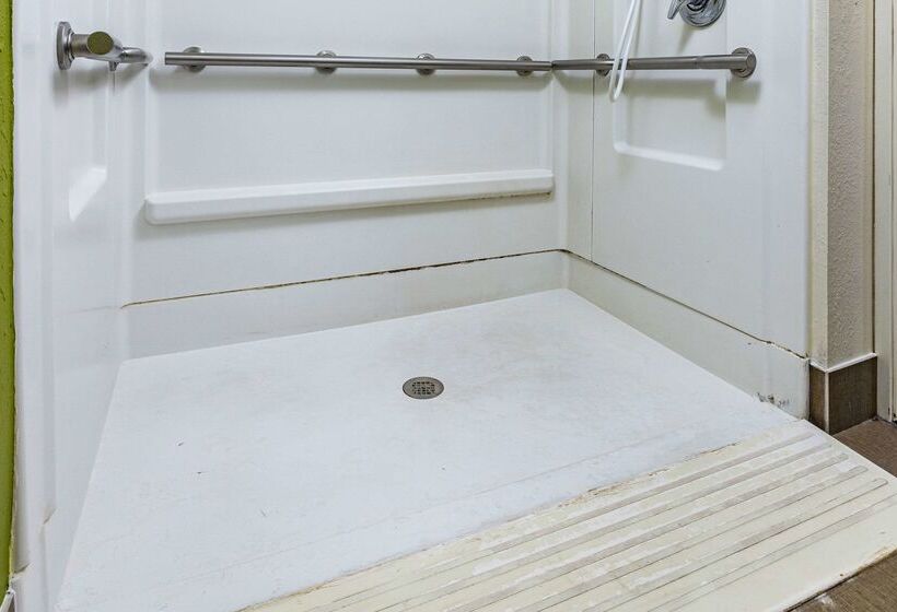 בית מלון כפרי Clarion Pointe Lakeland I 4