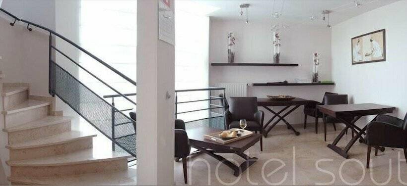 בית מלון כפרי South Charleroi Airport