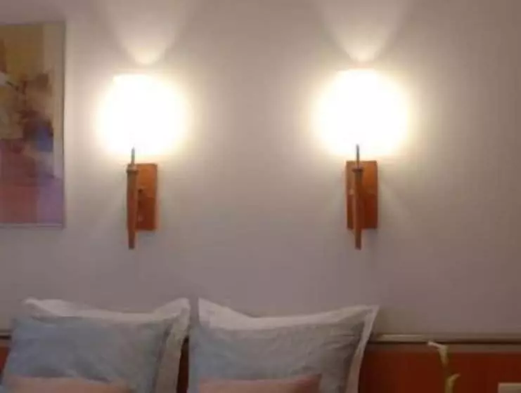 فندق South Charleroi Airport