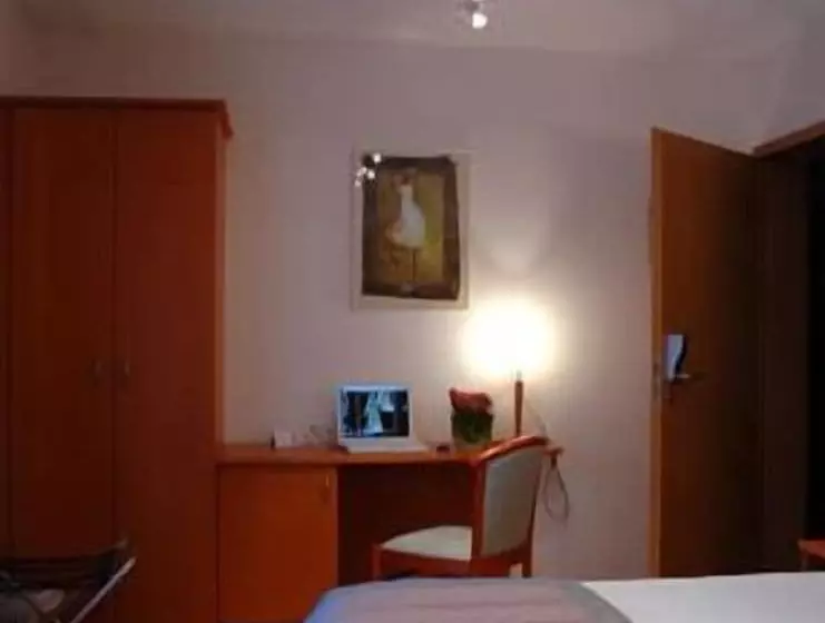 فندق South Charleroi Airport