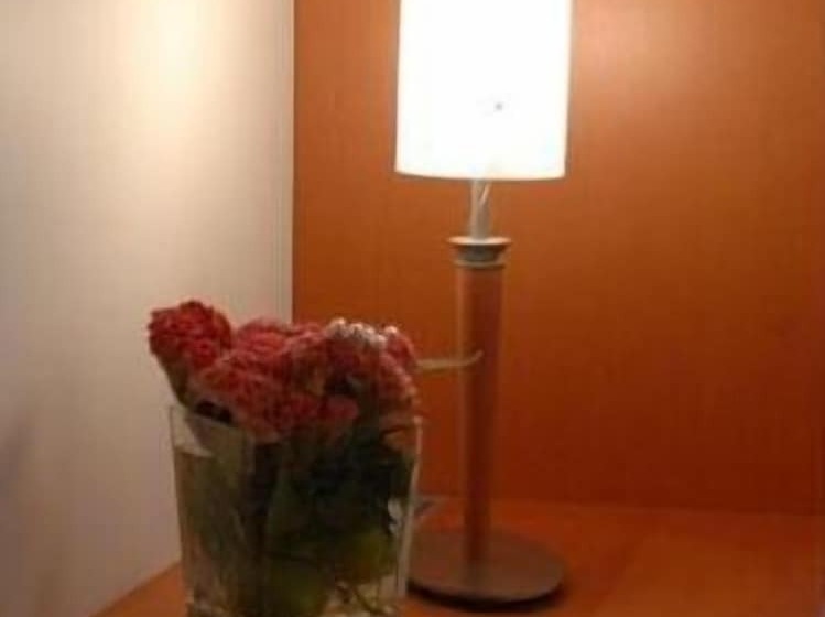 בית מלון כפרי South Charleroi Airport