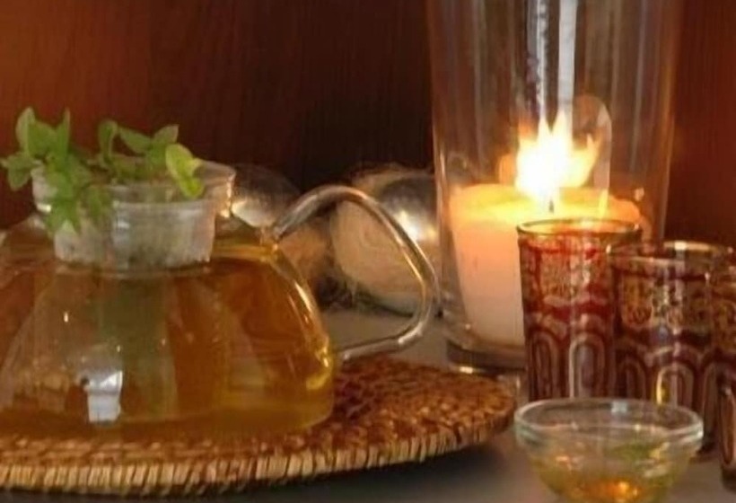 בית מלון כפרי South Charleroi Airport