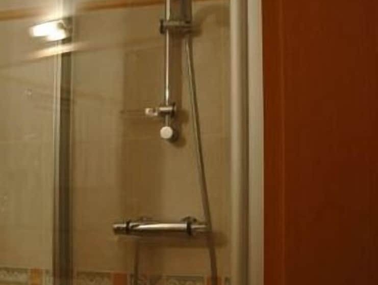 בית מלון כפרי South Charleroi Airport